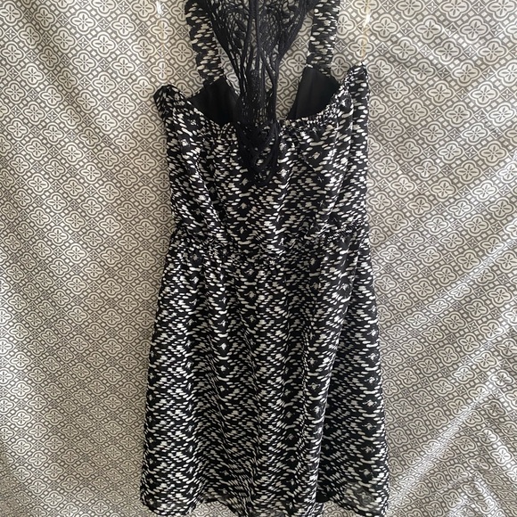 Black and white kohl’s sundress with pockets - Picture 7 of 8